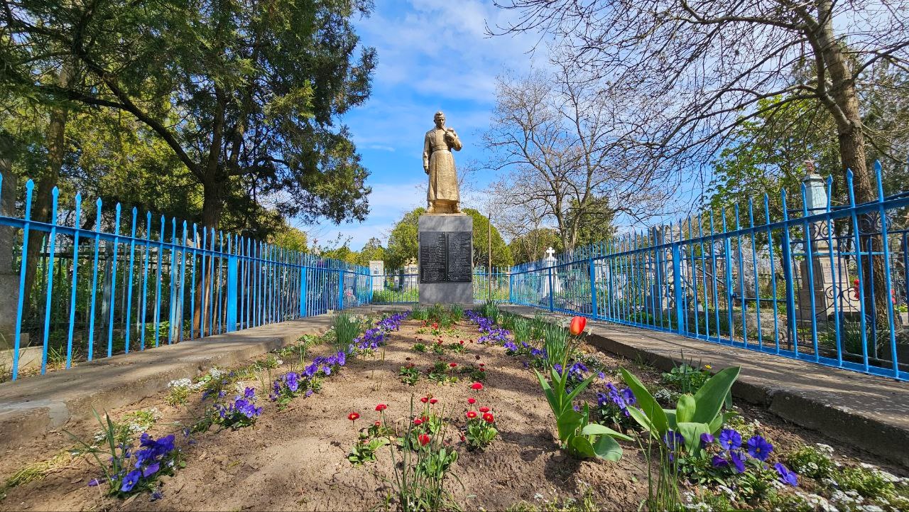 Обновление братской могилы в Скадовске.