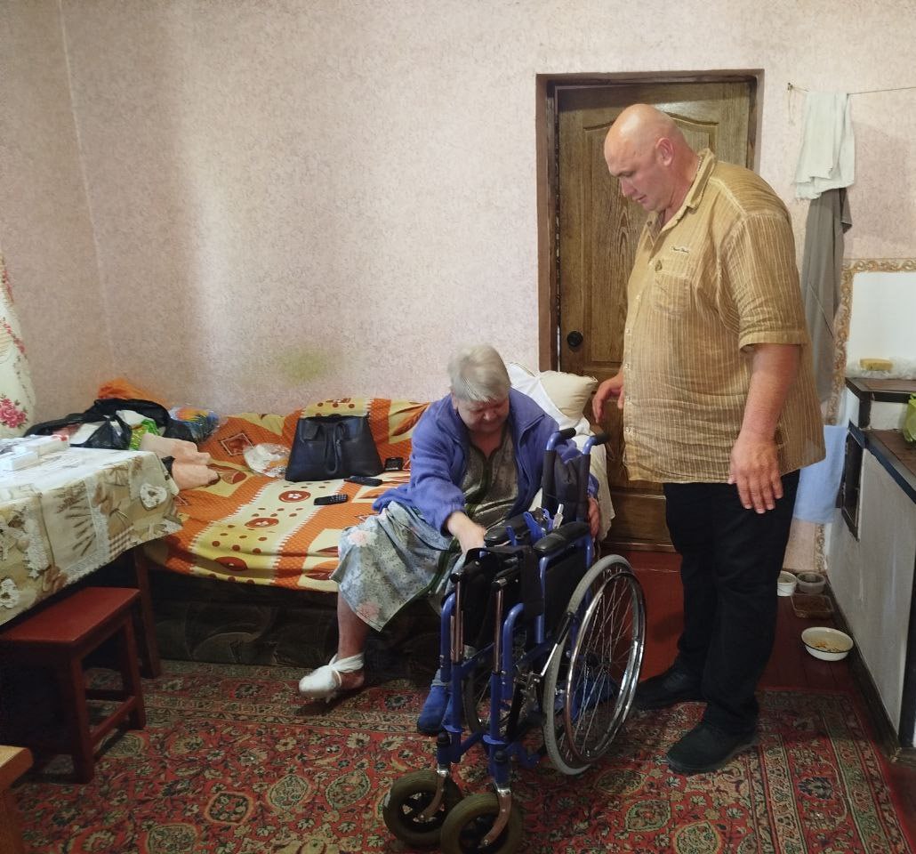 Жительнице пгт Лазурное оказали адресную помощь.