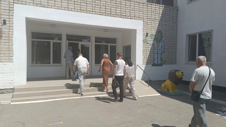 В детском саду села Красное проводится капитальный ремонт. В детском саду села Красное проводится капитальный ремонт.