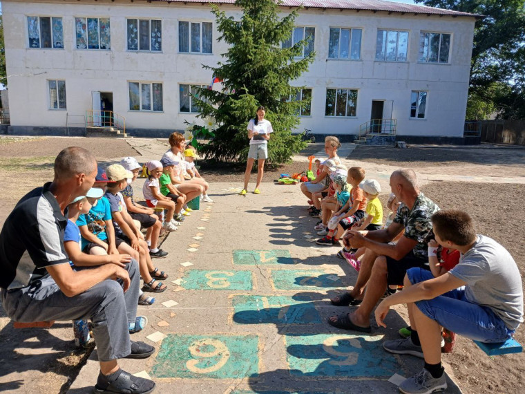 «Мама, папа, я — спортивная семья»: спортивные эстафеты. «Мама, папа, я — спортивная семья»: спортивные эстафеты.