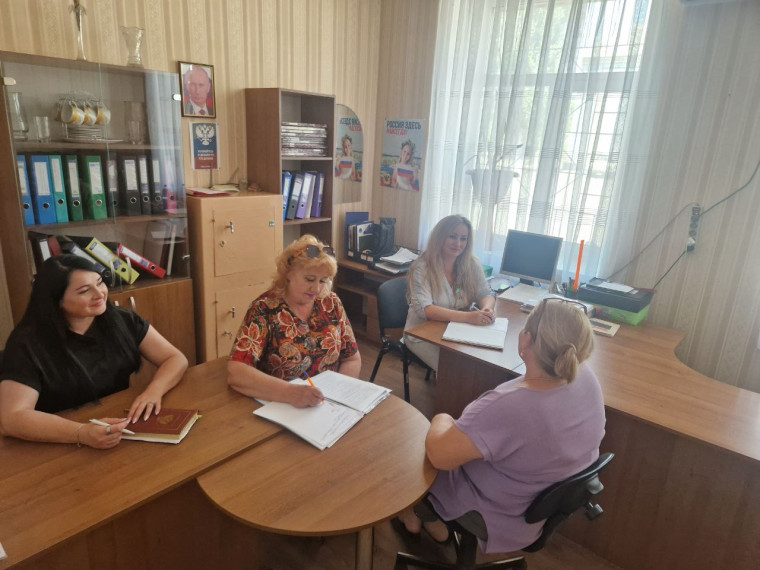 В Михайловке рассмотрели обращения граждан по социальным вопросам. В Михайловке рассмотрели обращения граждан по социальным вопросам.