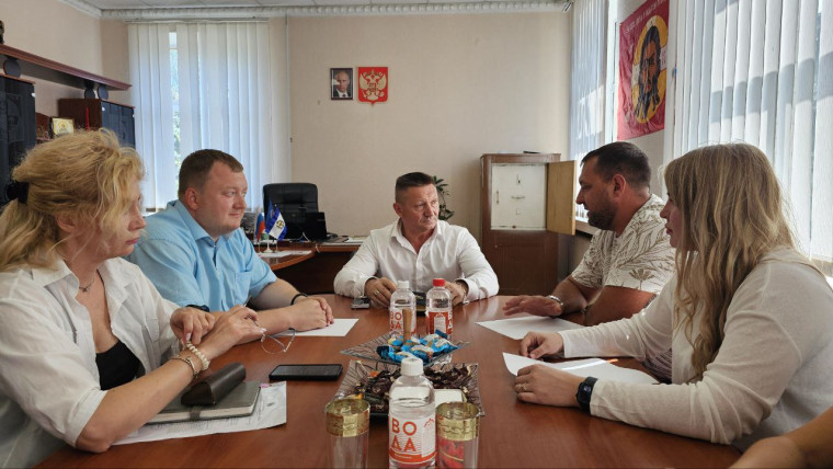 «Единая Россия» помогает формировать резерв в участковые избирательные комиссии. «Единая Россия» помогает формировать резерв в участковые избирательные комиссии.